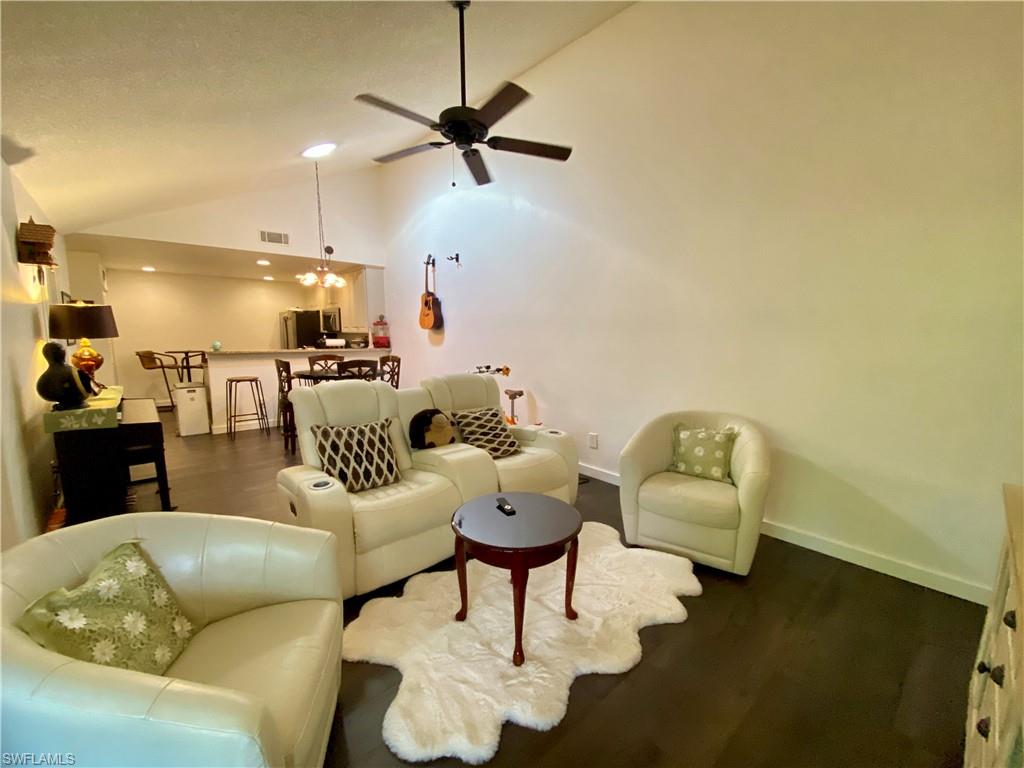 5647 Foxlake Dr Property Photo 3