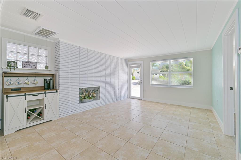 2500 Harbor View Dr Property Photo 17