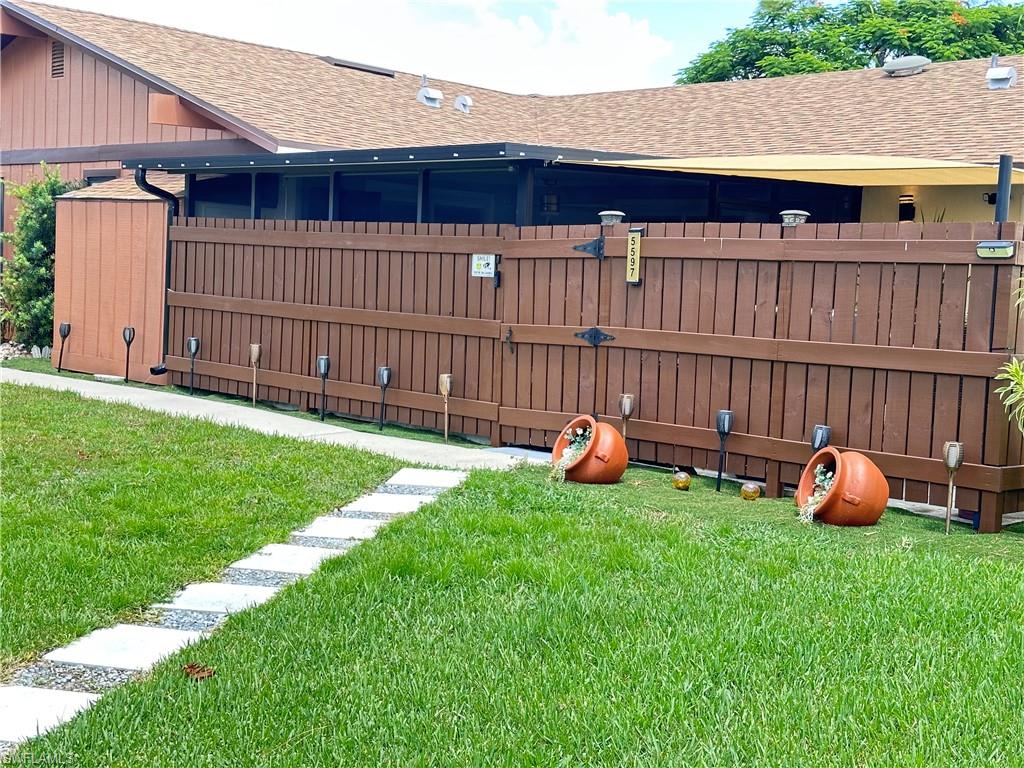 5597 Foxlake Dr Property Photo 3