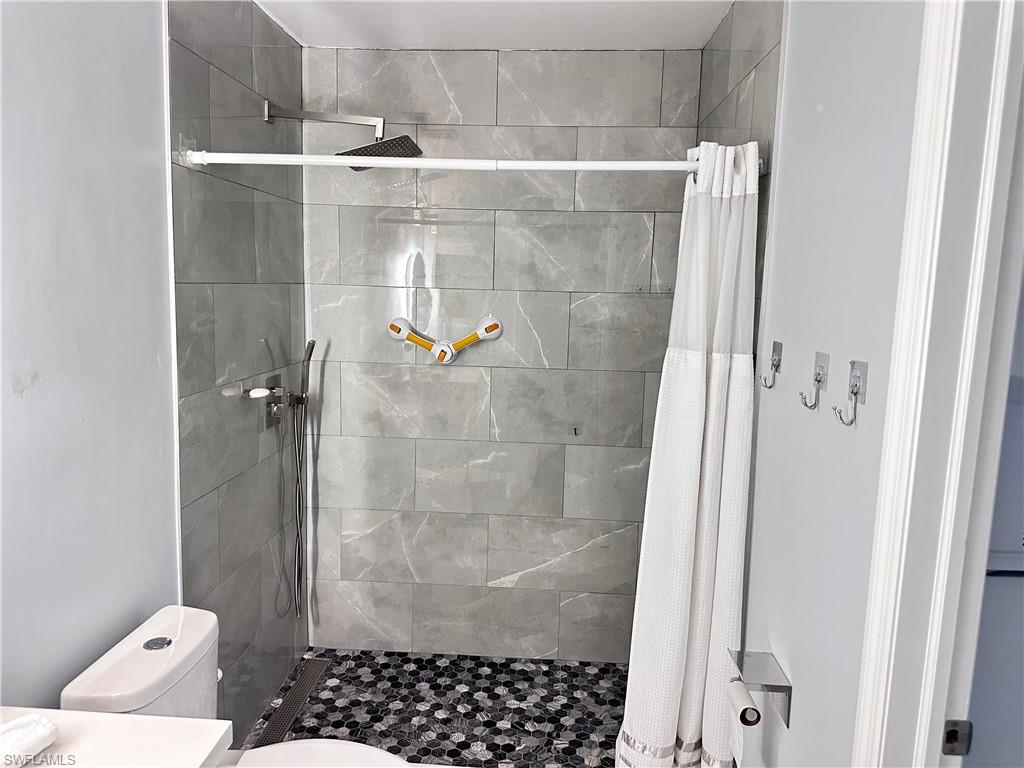 5597 Foxlake Dr Property Photo 23
