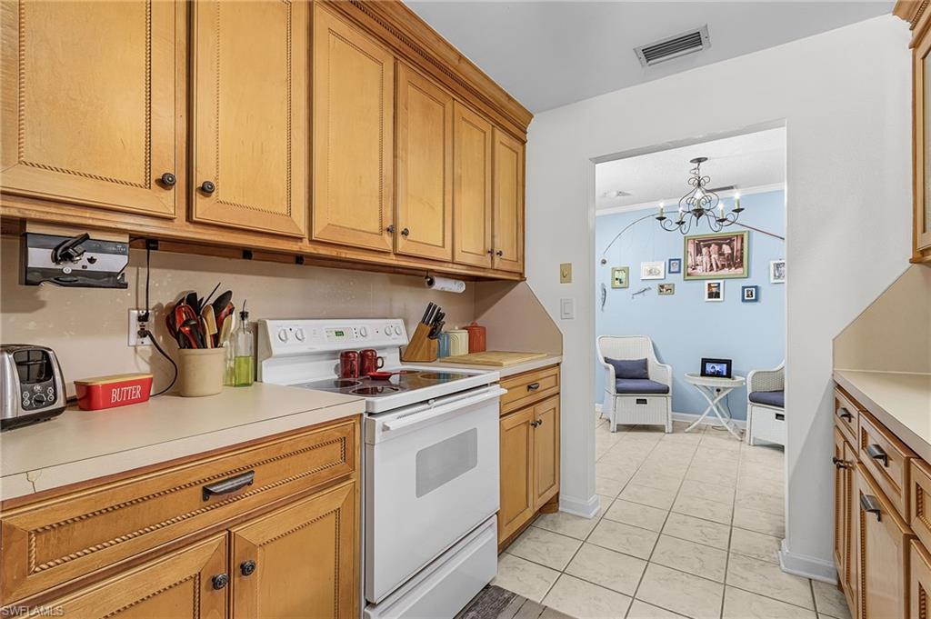 2368 Date St Property Photo 12