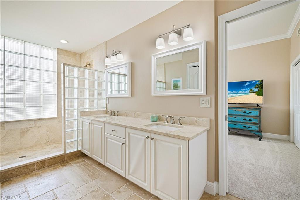 14813 Laguna Dr # 1b Property Photo 24