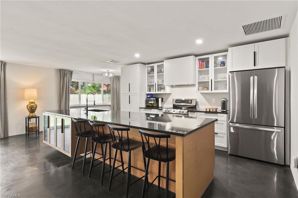 13764 River Forest Dr Property Photo 3