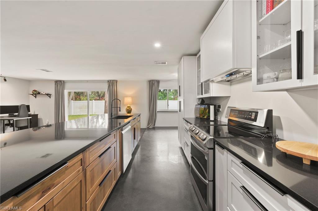 13764 River Forest Dr Property Photo 4