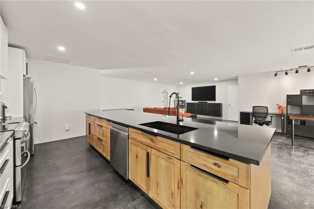 13764 River Forest Dr Property Photo 8