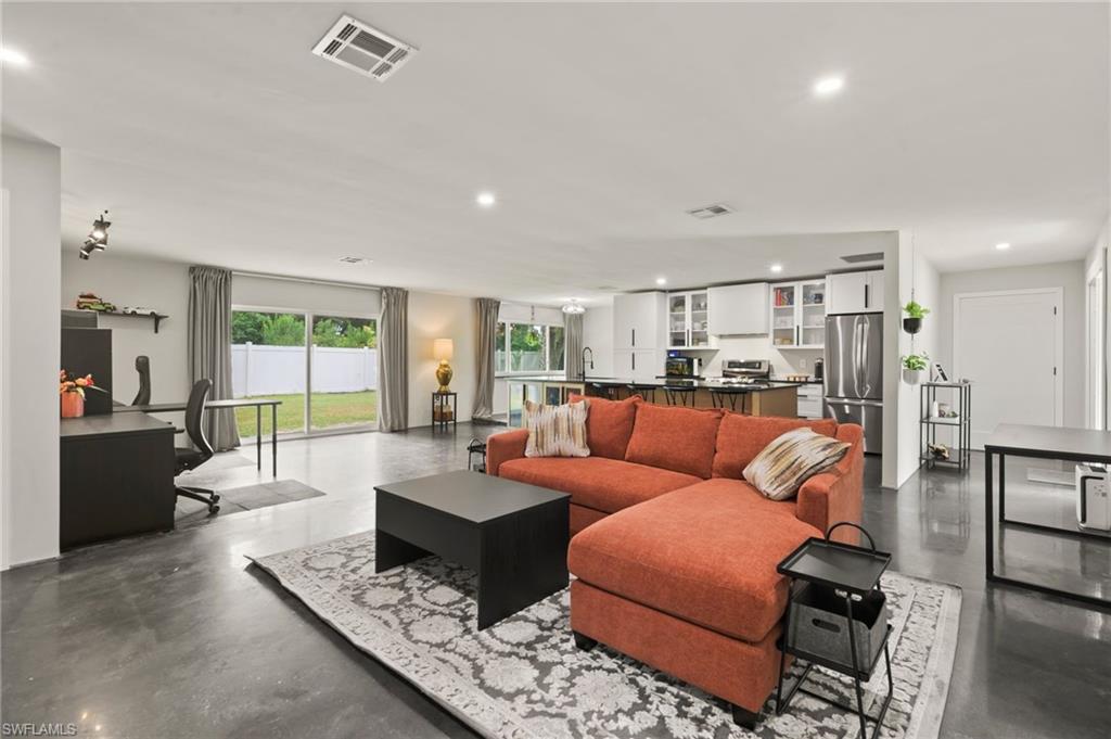 13764 River Forest Dr Property Photo 9