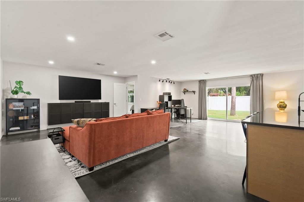 13764 River Forest Dr Property Photo 10