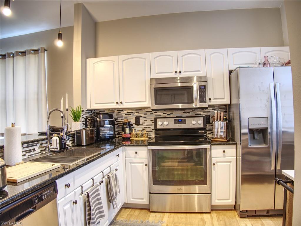 3647 Pine Oak Cir # 108 Property Photo 6