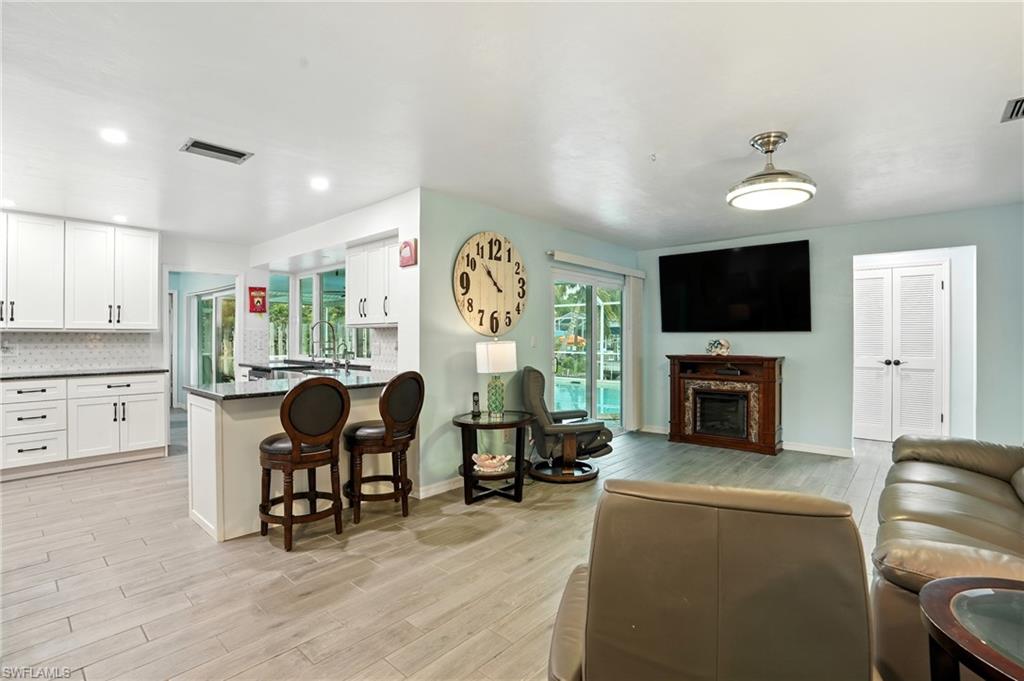 4558 Vinewood Cir Property Photo 8