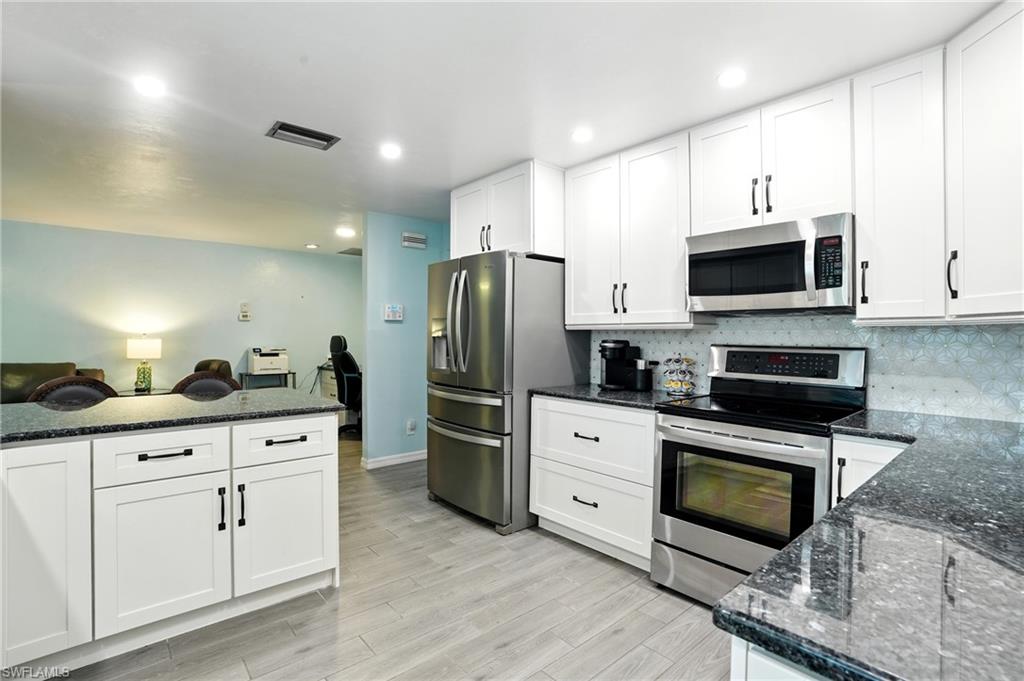 4558 Vinewood Cir Property Photo 16