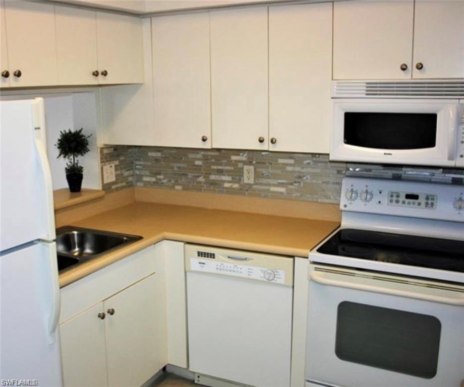 8358 Bernwood Cove Loop 704 Property Photo 6
