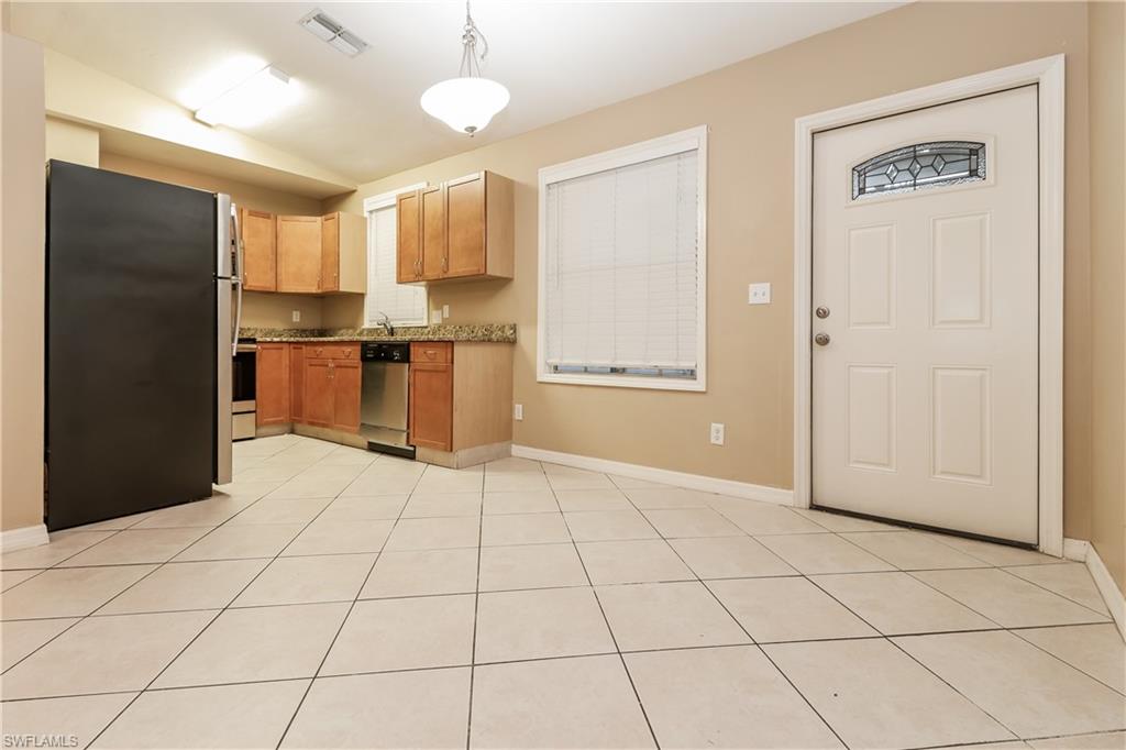 425 Nw 4th St Property Photo 2