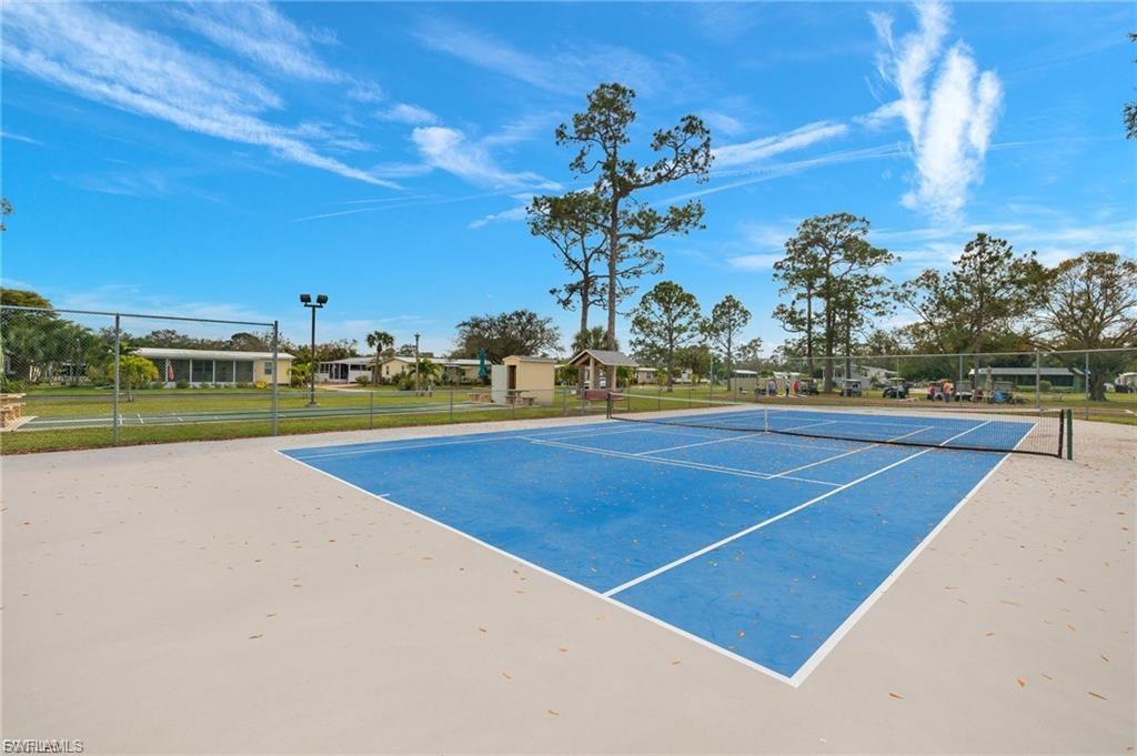 9849 Creekwood Ln Property Photo 6