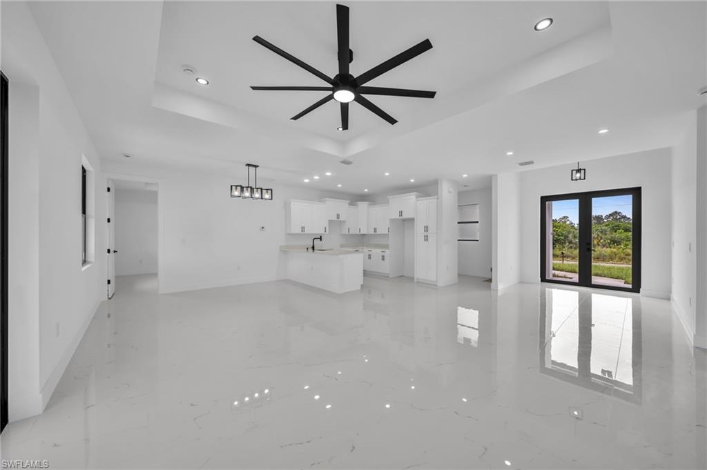 741 Camilla St E Property Photo 5