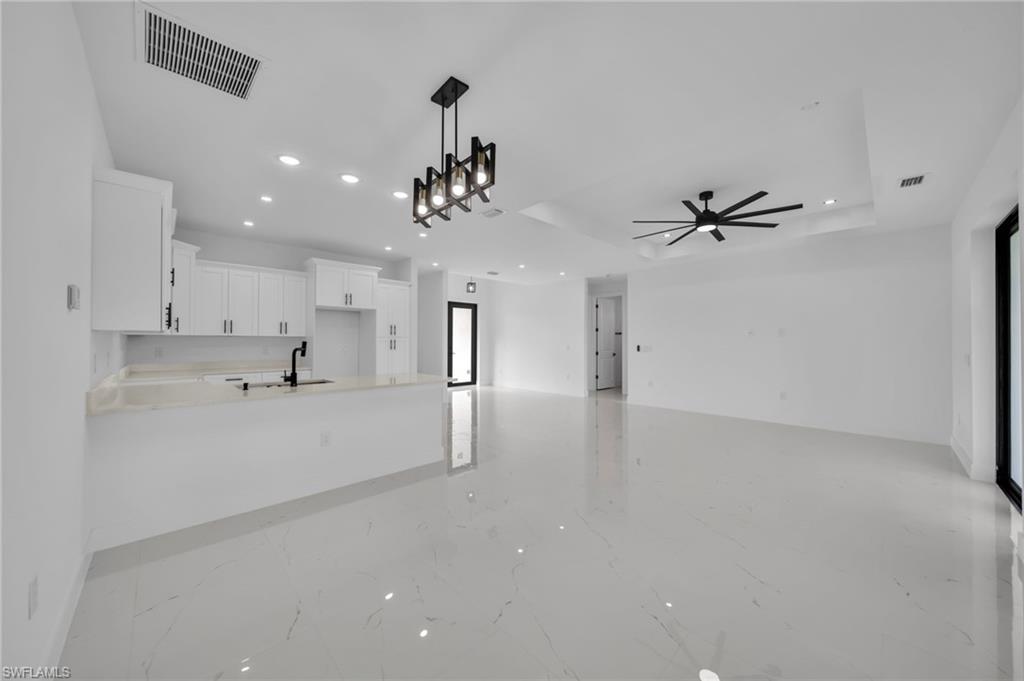 741 Camilla St E Property Photo 6