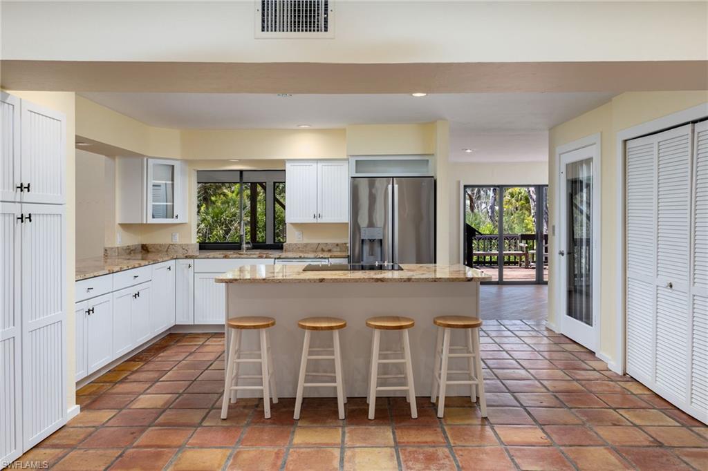 1345 Junonia St Property Photo 4