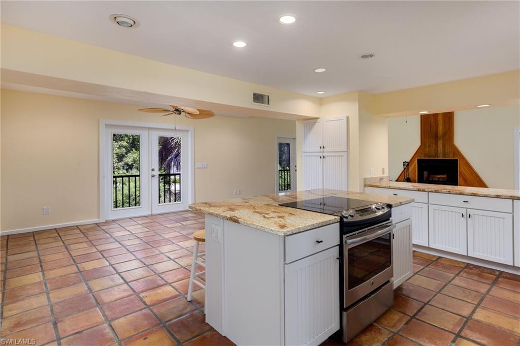 1345 Junonia St Property Photo 5