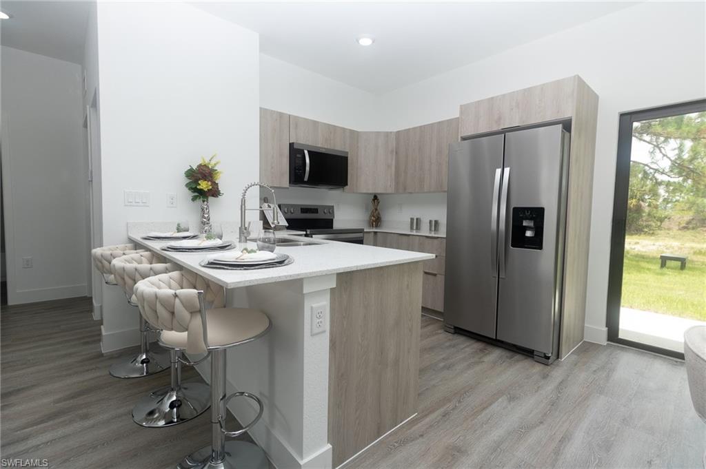 1217 Cellini St E Property Photo 5