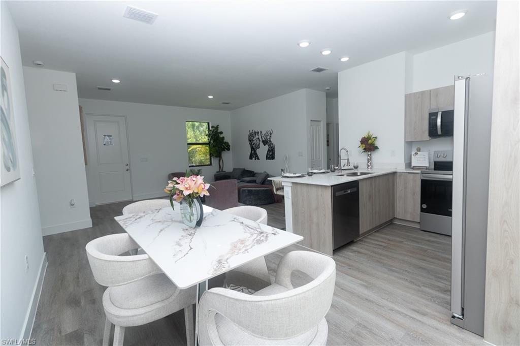 1217 Cellini St E Property Photo 9