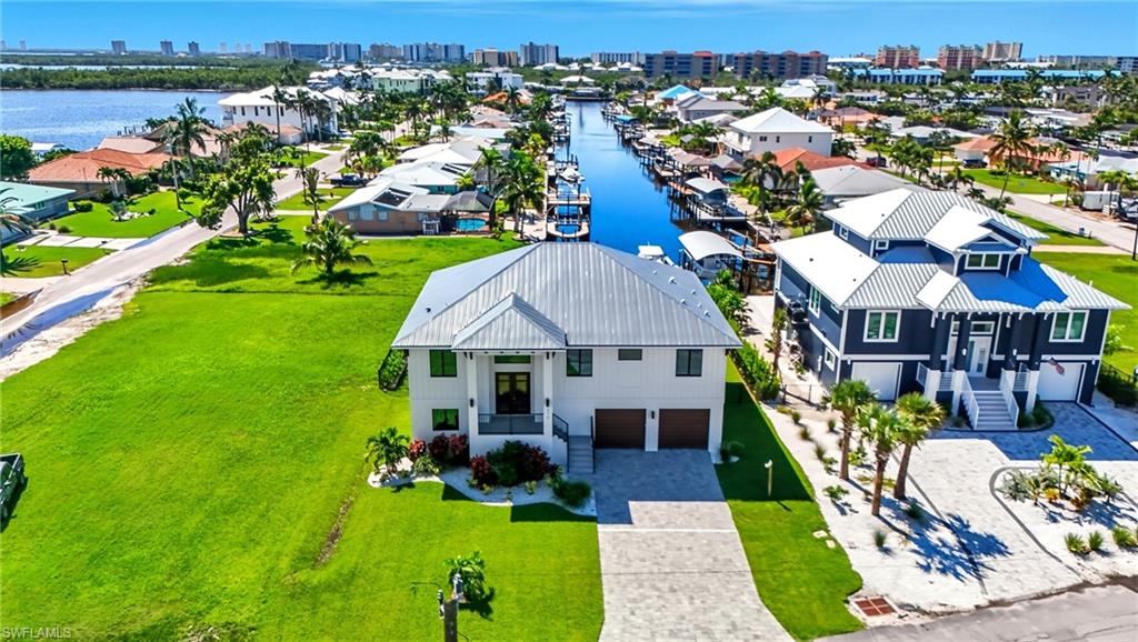 276 Albatross St Property Photo 2