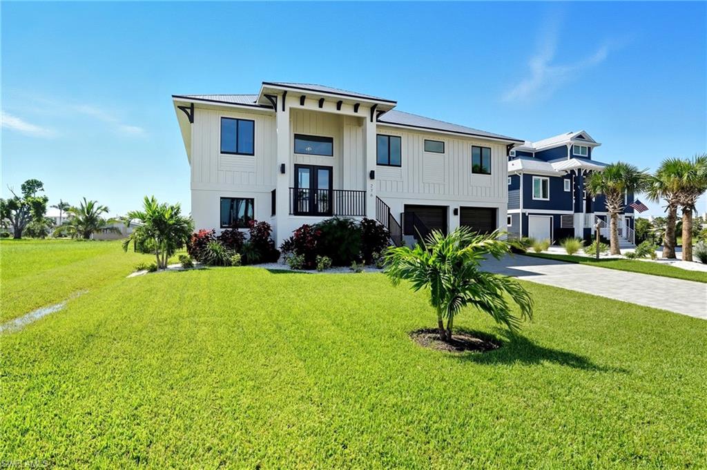 276 Albatross St Property Photo 3