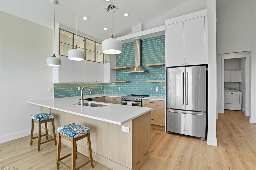 276 Albatross St Property Photo 7