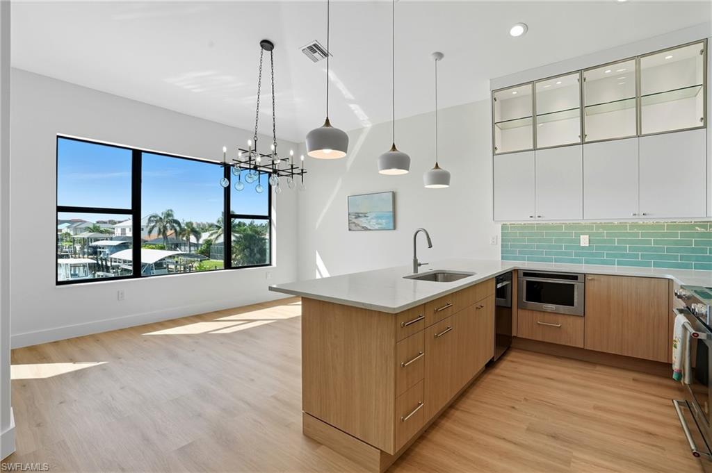 276 Albatross St Property Photo 10