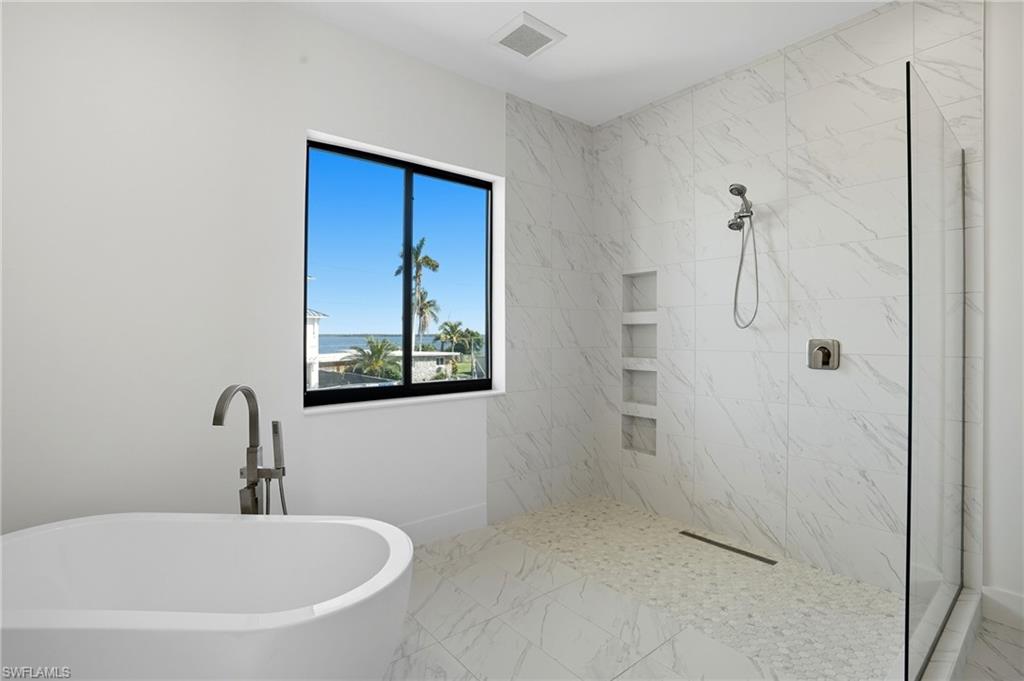 276 Albatross St Property Photo 19