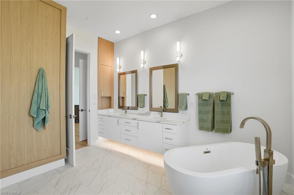 276 Albatross St Property Photo 20