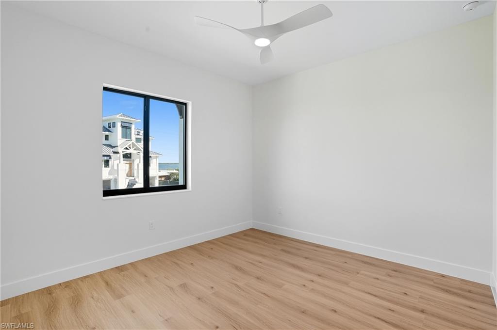 276 Albatross St Property Photo 24