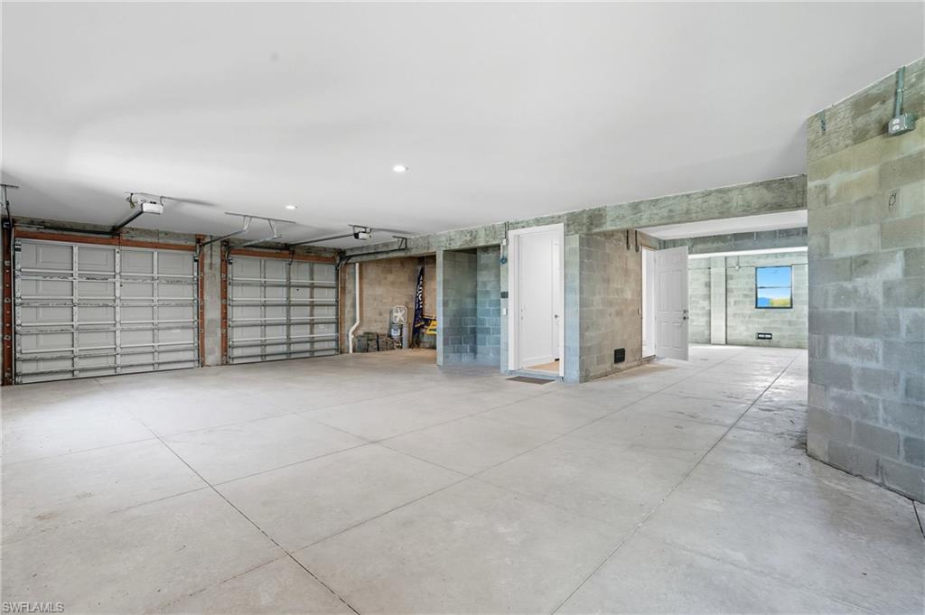 276 Albatross St Property Photo 30