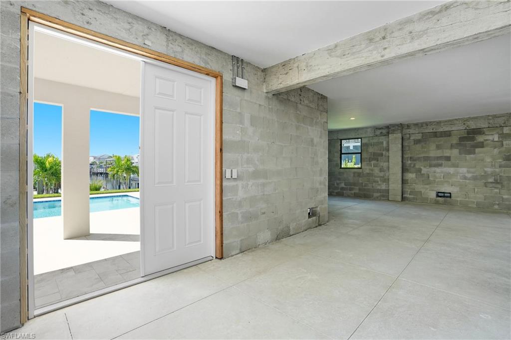 276 Albatross St Property Photo 31