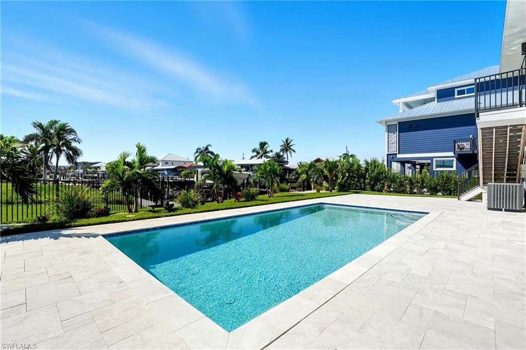 276 Albatross St Property Photo 33