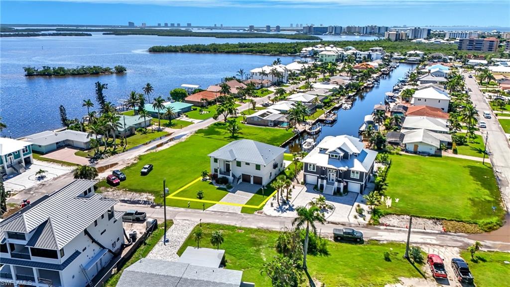 276 Albatross St Property Photo 37