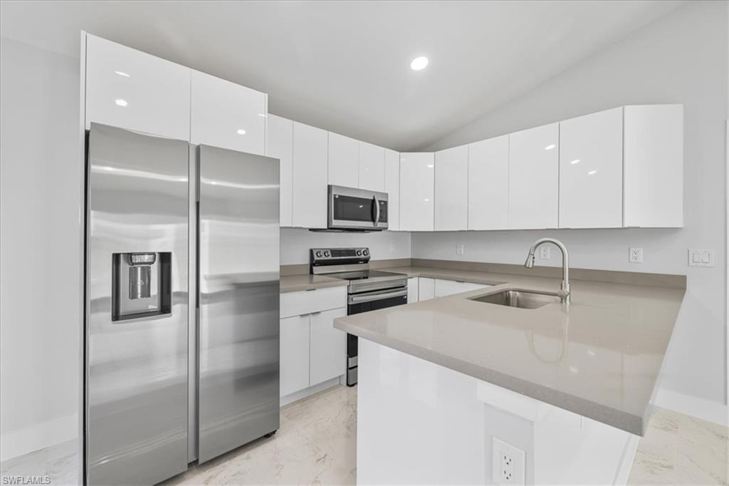 2906 68th St W Property Photo 9