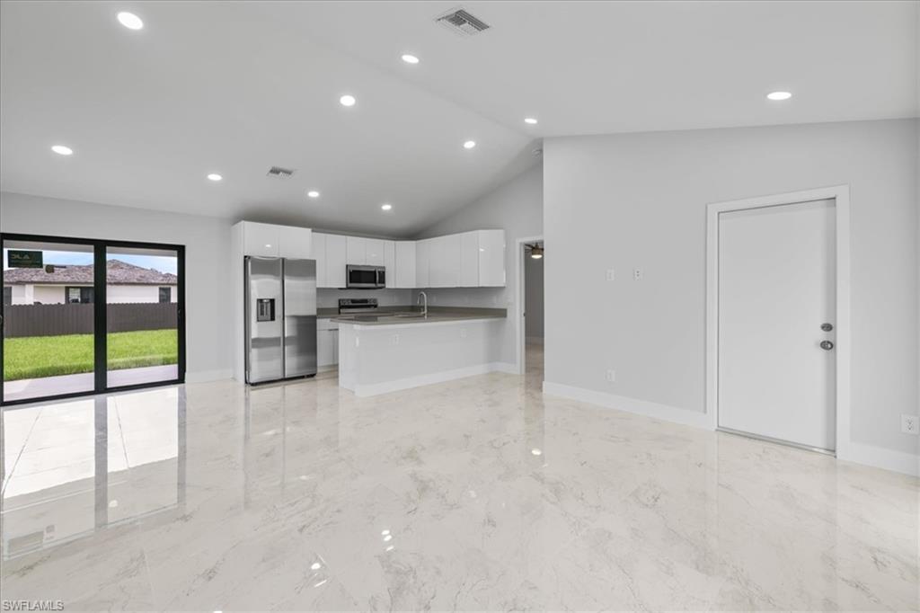 2906 68th St W Property Photo 10