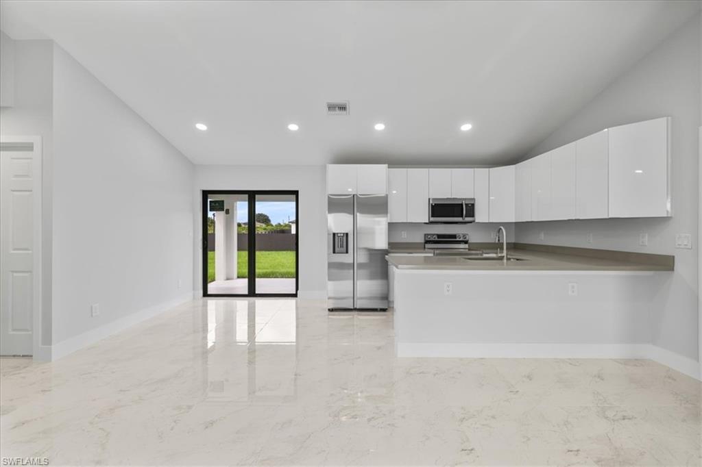 2906 68th St W Property Photo 12