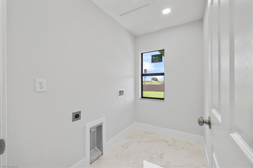 2906 68th St W Property Photo 23