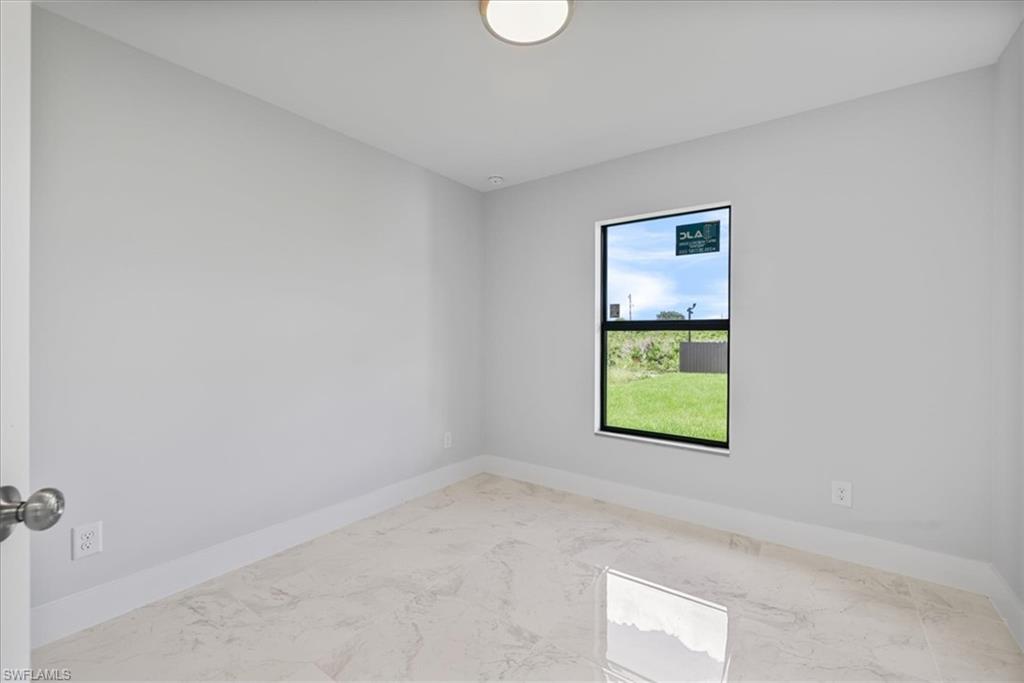 2906 68th St W Property Photo 24