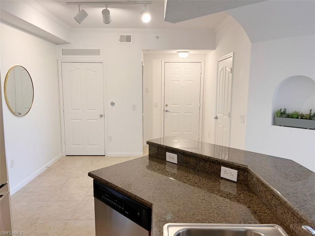 13000 Positano Cir 305 Property Photo 8