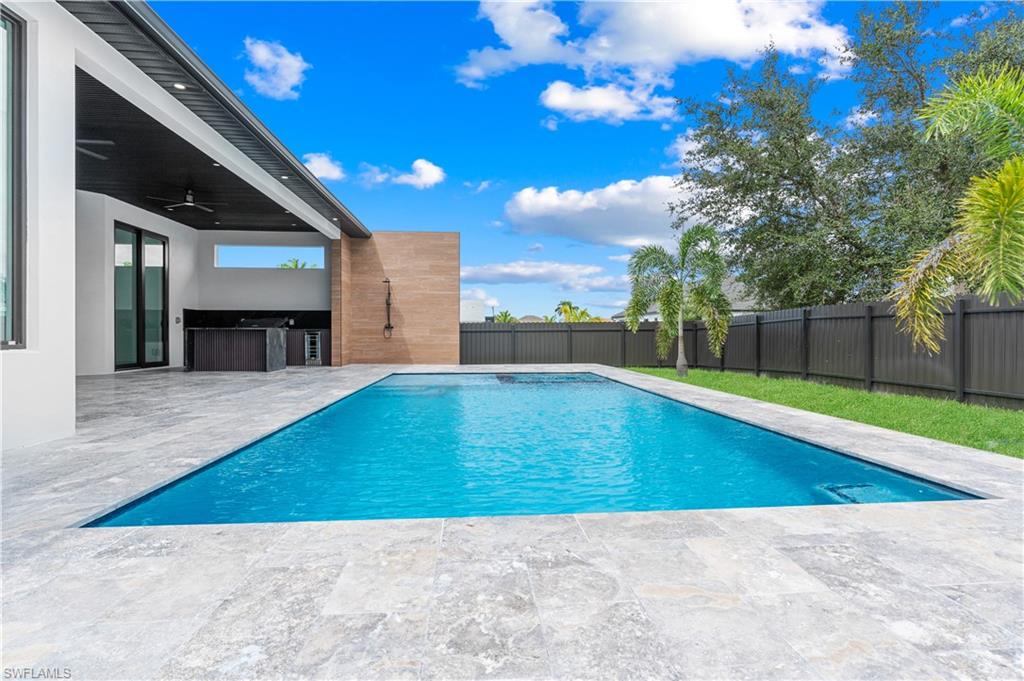 105 Sw 33rd Pl Property Photo 4