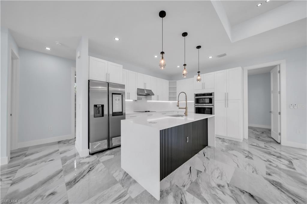 204 E 10th St Property Photo 5