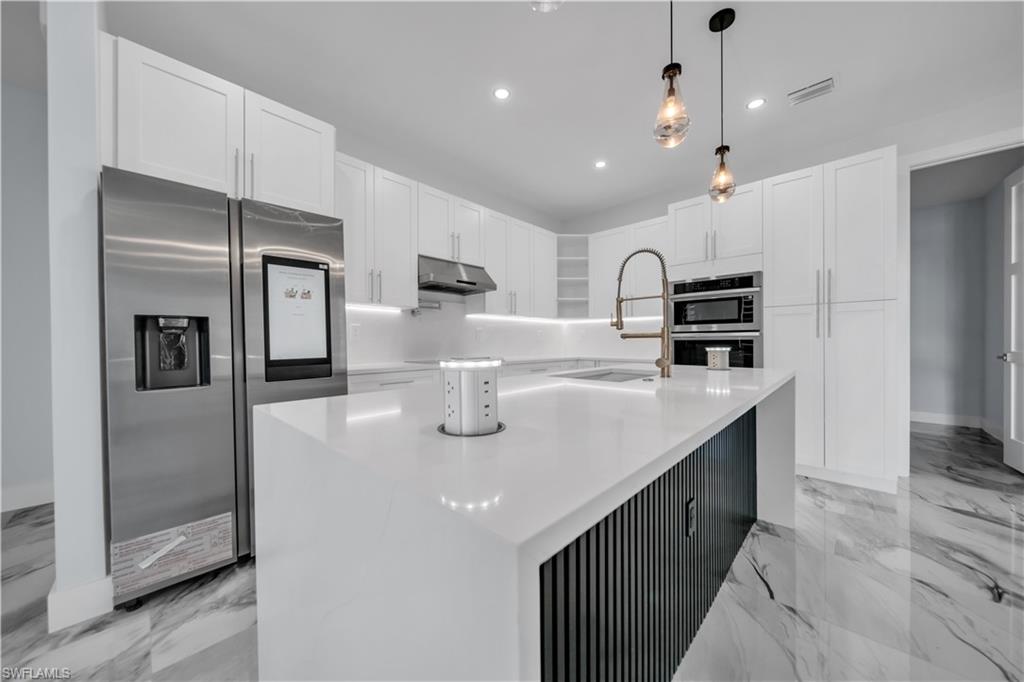 204 E 10th St Property Photo 6