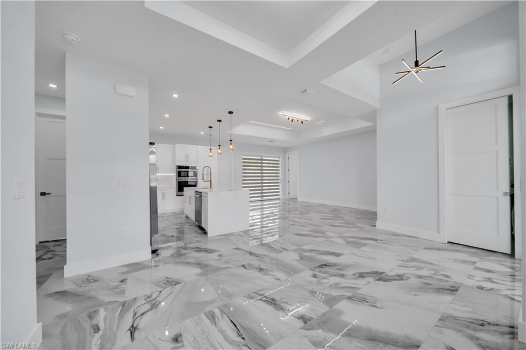 204 E 10th St Property Photo 9