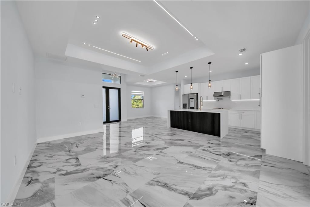 204 E 10th St Property Photo 10