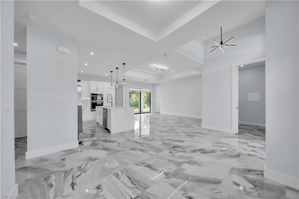 204 E 10th St Property Photo 11