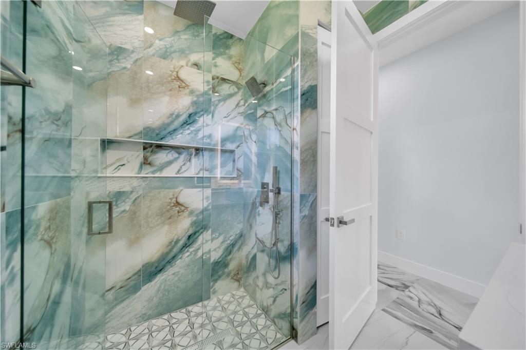 204 E 10th St Property Photo 17