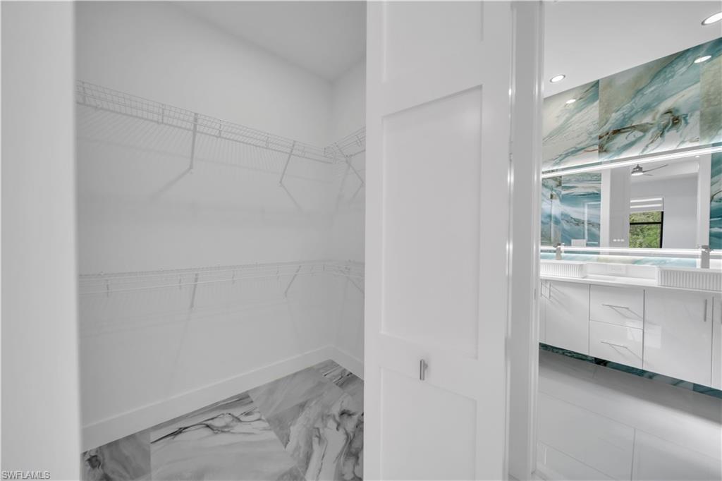 204 E 10th St Property Photo 22