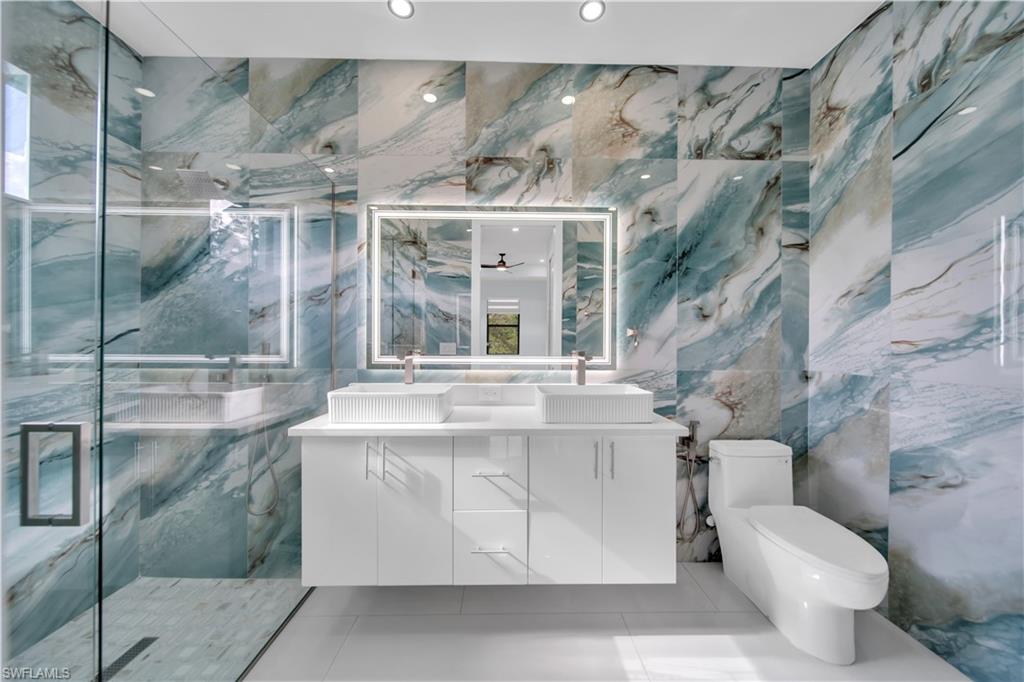 204 E 10th St Property Photo 23