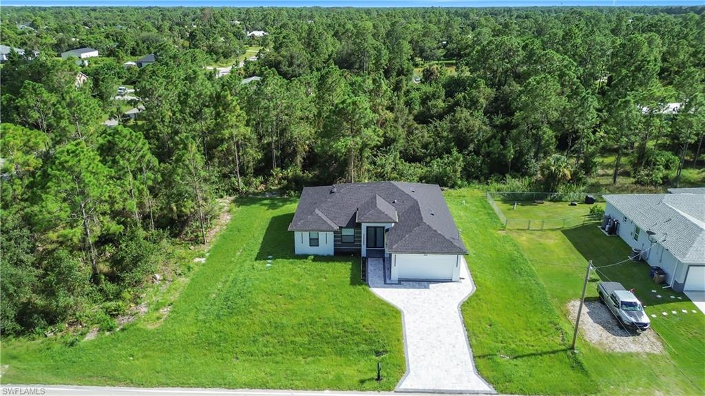 204 E 10th St Property Photo 28